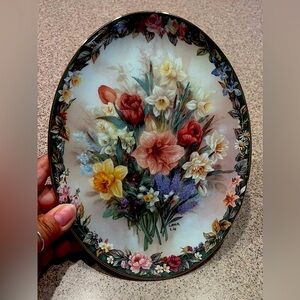 Vintage Lena Liu's Floral Cameos "Enchantment"
Collector's Plate